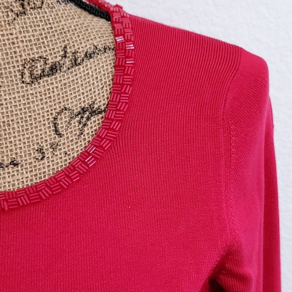 Petite Sophisticate•Rich red top/sweater•beads - Picture 6 of 8